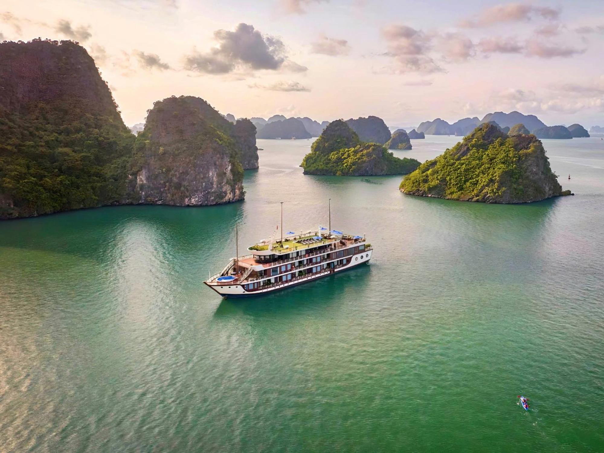 Le Journey Elegance Cruise Hotel Ha Long Exterior photo